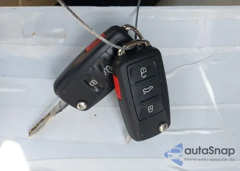 2014 Volkswagen Jetta 1.8T Se z USA, uszkodzony, nr VIN 3VWD17AJ5EM221707